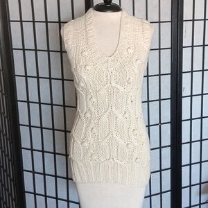 Aeve baby alpaca/wool vest. Size S. Hand knitted in Peru.